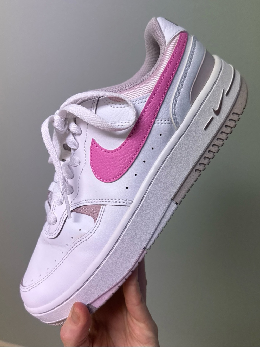 Nike women’s Sz 8 Gamma force pink